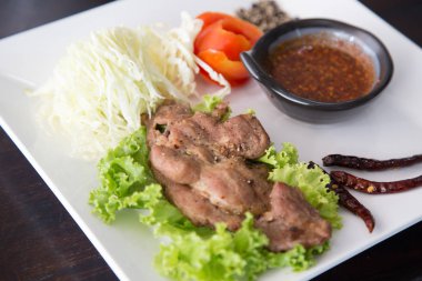 Tay Baharatlı Soslu Biftek Domuz