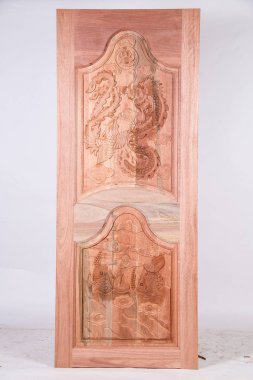 Beyaz arka plan üzerine ahşaptan yapılmış kapı (42)