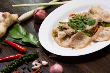 Sarımsak ile Derin Kızarmış Domuz Göbeği