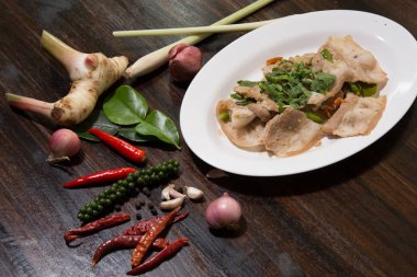 Sarımsak ile Derin Kızarmış Domuz Göbeği