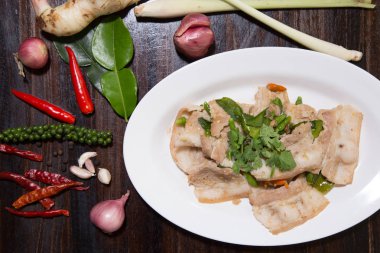 Sarımsak ile Derin Kızarmış Domuz Göbeği