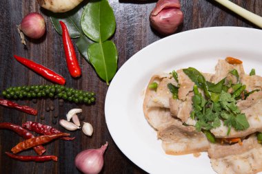 Sarımsak ile Derin Kızarmış Domuz Göbeği