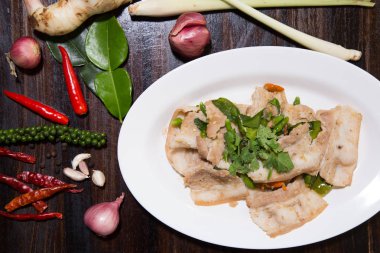 Sarımsak ile Derin Kızarmış Domuz Göbeği