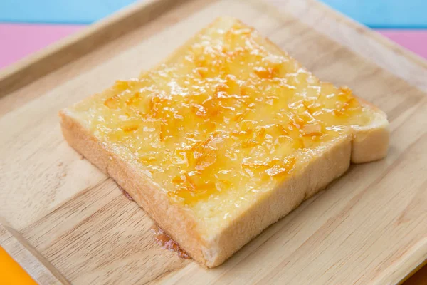 Hemlagad Orange Sylt Toast Träbord — Stockfoto