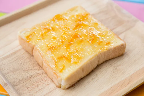 Hemlagad Orange Sylt Toast Träbord — Stockfoto