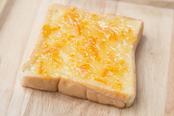 Hemlagad Orange Sylt Toast Träbord — Stockfoto
