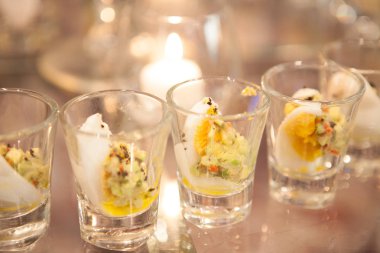 Güzel yemek Ziyafet tablo dekore edilmiş.