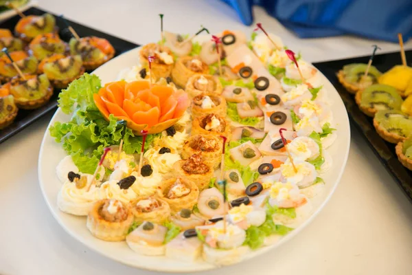 Schön Dekorierter Catering Banketttisch — Stockfoto