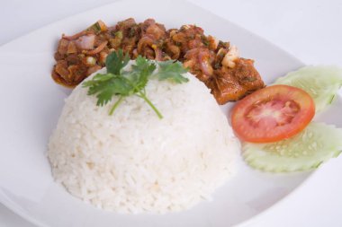 Larb Kai, biber ile kavrulmuş tavuk Tay mutfağı baharatlı salata