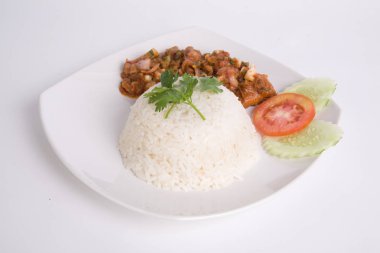 Larb Kai, biber ile kavrulmuş tavuk Tay mutfağı baharatlı salata