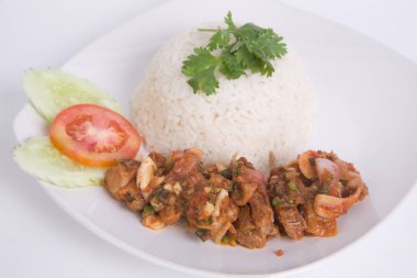 Larb Kai, biber ile kavrulmuş tavuk Tay mutfağı baharatlı salata