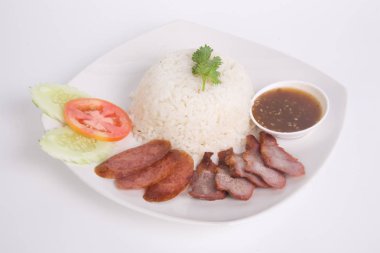 Soslu ve pirinçli ızgara kırmızı domuz eti.