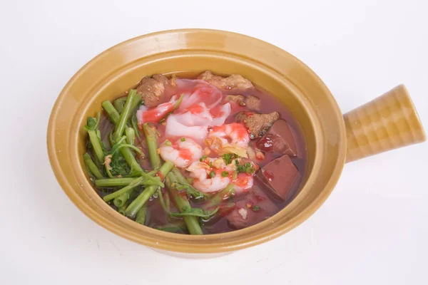 Jen ta fo, makaron ryżowy w różowej zupy, kuchnia tajska — Zdjęcie stockowe