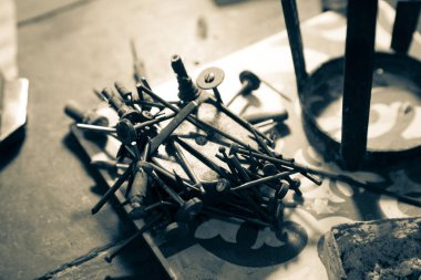 Gümüş eşya yapmak için kullanılan ekipmanlar