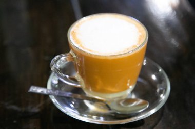 Sütlü sıcak Tay çay