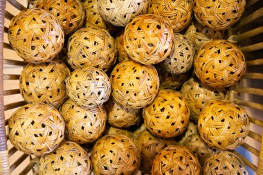 Tayland'da sporda kullanılan rattan yapılmış rattan topları veya Takraw topları