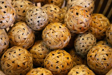 Tayland'da sporda kullanılan rattan yapılmış rattan topları veya Takraw topları