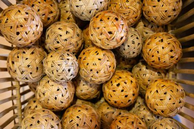 Tayland'da sporda kullanılan rattan yapılmış rattan topları veya Takraw topları