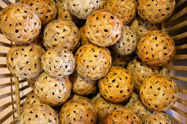 Tayland'da sporda kullanılan rattan yapılmış rattan topları veya Takraw topları