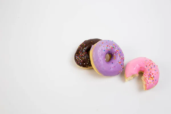 Donut Söt Glasyr Socker Mat Dessert Färgglada Mellanmål Glaserade Strössel — Stockfoto