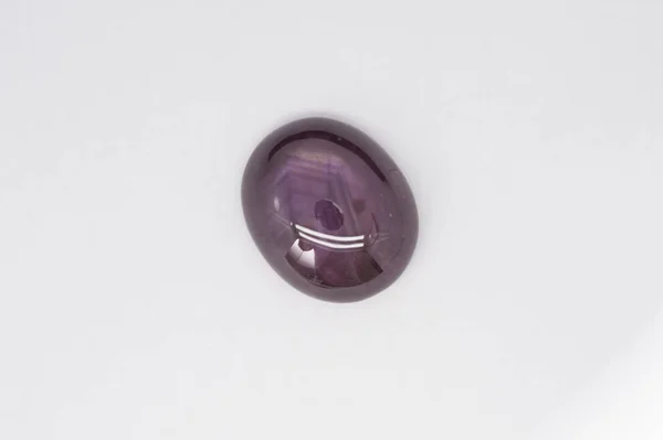 Amatista Piedra Púrpura Colores Ovalados Forma Fondo Blanco —  Fotos de Stock