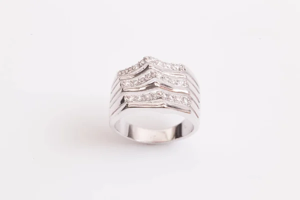 Nahaufnahme Eines Eleganten Diamantrings Auf Weißem Hintergrund Diamantring — Stockfoto