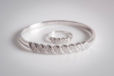 elmas bilezik ve elmas yüzük