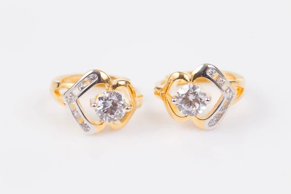 Oorbellen Gouden Hoepel Oorbellen Met Diamanten Witte Achtergrond — Stockfoto