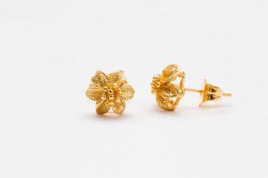 Altın geleneksel tay küpe.