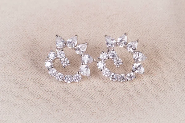 다이아몬드 매크로 귀걸이 — 스톡 사진