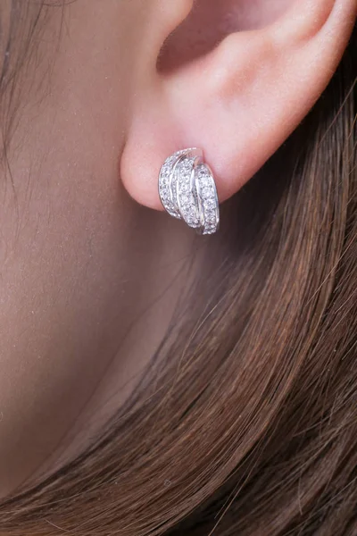 Elmas makro atış ile Gümüş küpe.