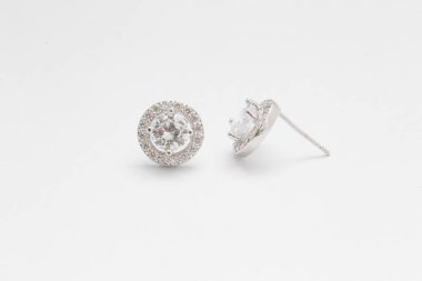 Elmas makro atış ile Gümüş küpe.