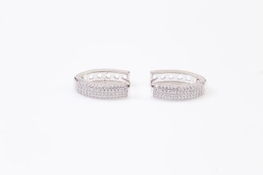 Elmas makro atış ile Gümüş küpe.