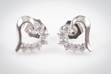 Elmas makro atış ile Gümüş küpe.