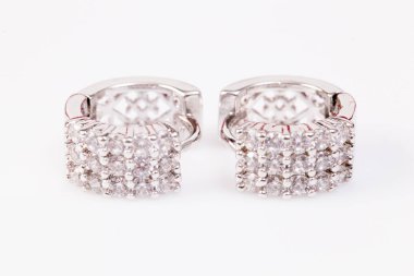 Elmas makro atış ile Gümüş küpe.