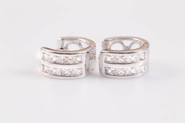 Elmas makro atış ile Gümüş küpe.