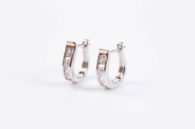 Elmas makro atış ile Gümüş küpe.