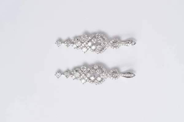 Silver Örhängen Med Diamanter Macro Shot — Stockfoto