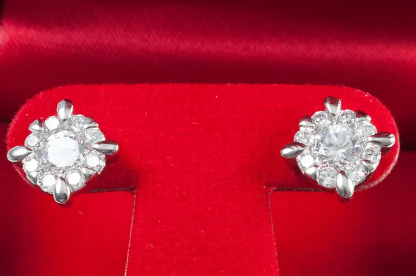 Stříbrné Náušnice Diamantními Makry — Stock fotografie