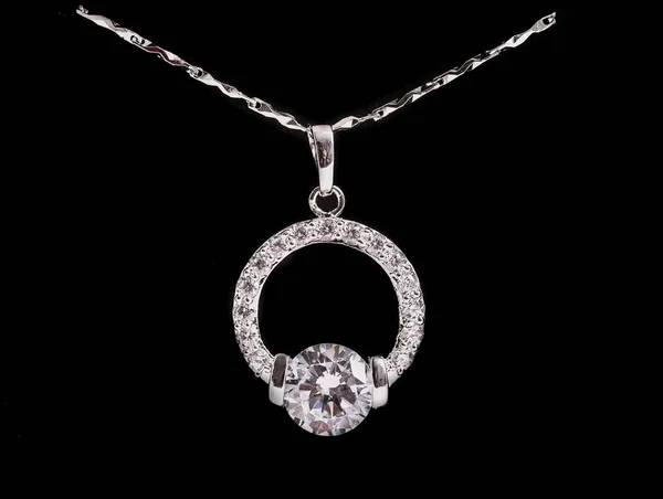 Красивое Ожерелье Бриллиантовым Кулоном — стоковое фото