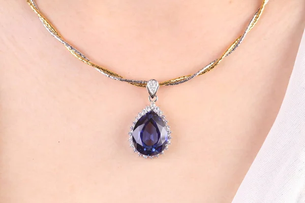 Elmaslı Mavi Değerli Taş Kolye.