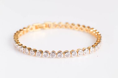 Elmas ile güzel altın Bilezik.