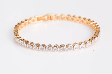 Elmas ile güzel altın Bilezik.