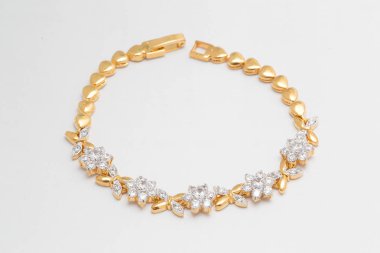 Elmas ile güzel altın Bilezik.