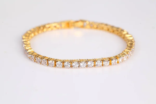 Bela Pulseira Dourada Com Diamantes — Fotografia de Stock
