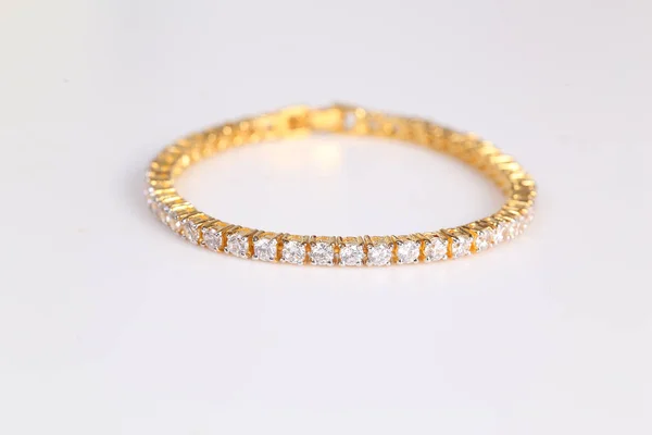 Elmas ile güzel altın Bilezik.