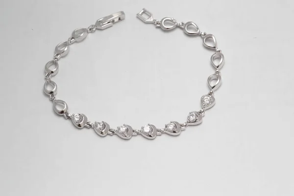 Gyönyörű Ezüst Bracelete Gyémánt Fehér Háttér — Stock Fotó
