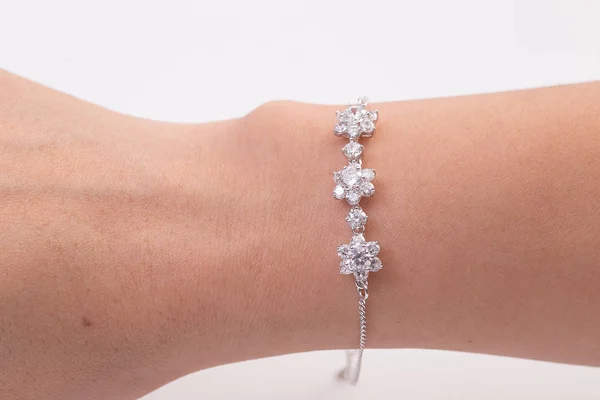 Mooie Zilveren Armband Met Diamanten Witte Achtergrond — Stockfoto