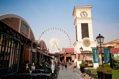 30 Eylül 2018 'de Bangkok, Tayland, Tayland' da Asiatique The Riverfront 'ta. Asiatique Nehirkenarı, Bangkok, Tayland 'da Charoen Krung Yolu' nda büyük bir açık hava alışveriş merkezidir.