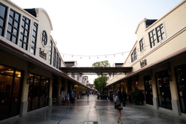30 Eylül 2018 'de Bangkok, Tayland, Tayland' da Asiatique The Riverfront 'ta. Asiatique Nehirkenarı, Bangkok, Tayland 'da Charoen Krung Yolu' nda büyük bir açık hava alışveriş merkezidir. 